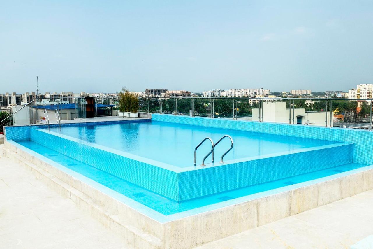 Holiday Inn Kolkata Airport By Ihg Екстер'єр фото Rooftop pool