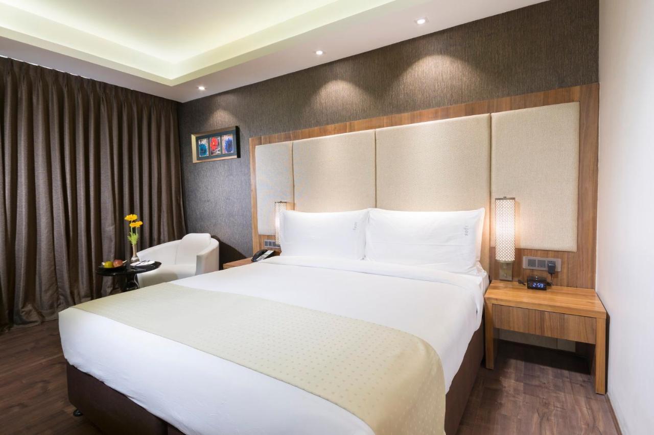 Holiday Inn Kolkata Airport By Ihg Екстер'єр фото A room at the hotel